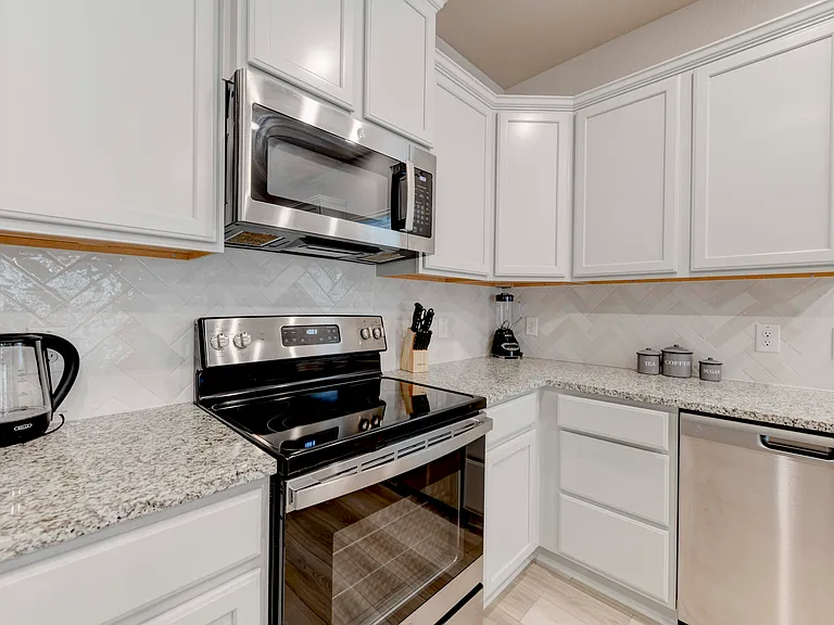 615 Winscott Ave — Photo 24