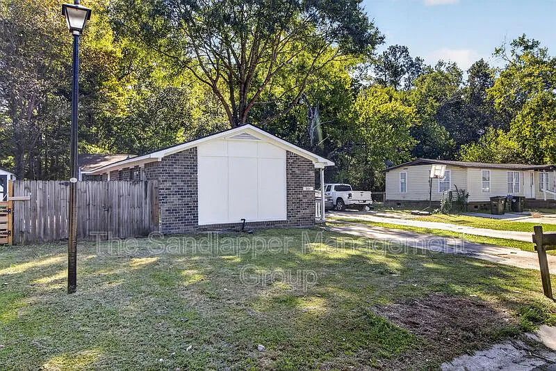3 bed, 2.0 bath, 1150 sqft, $1,850 — Photo 2
