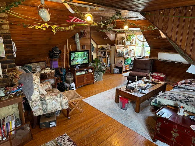 Spacious living room upon entry that's great for entertaining