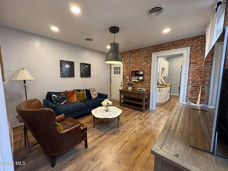 3rd image of 10 White Street