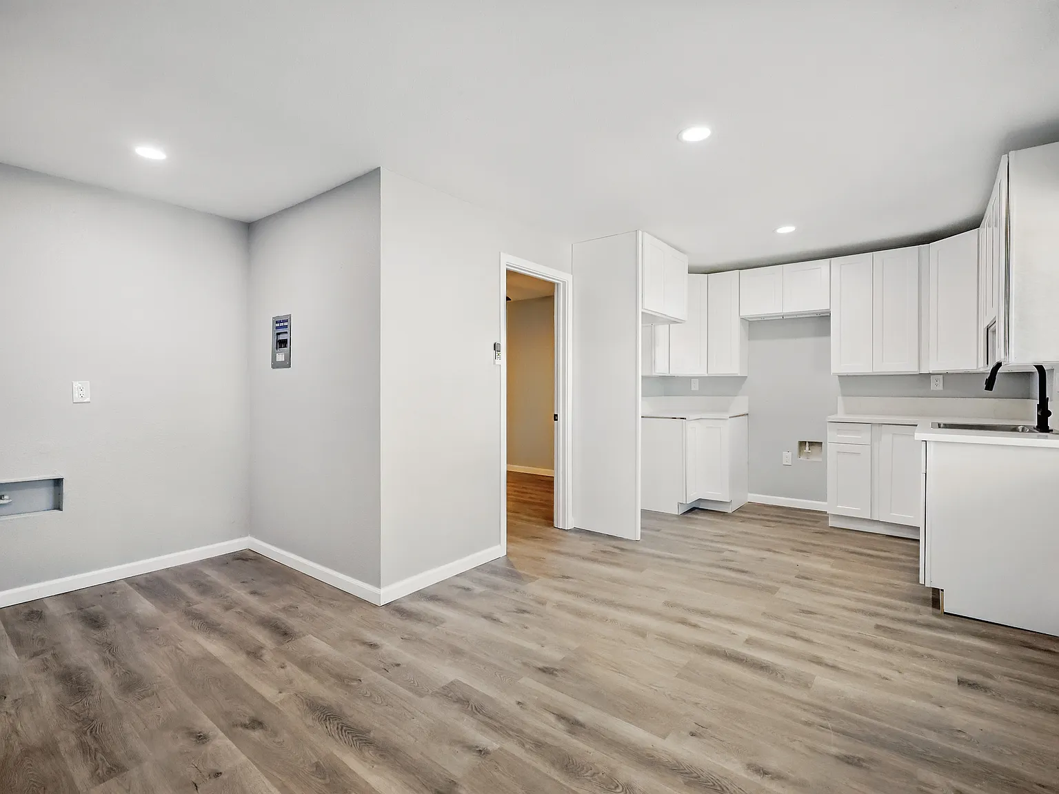 1 bed, 400 sqft, $1,100 — Photo 1