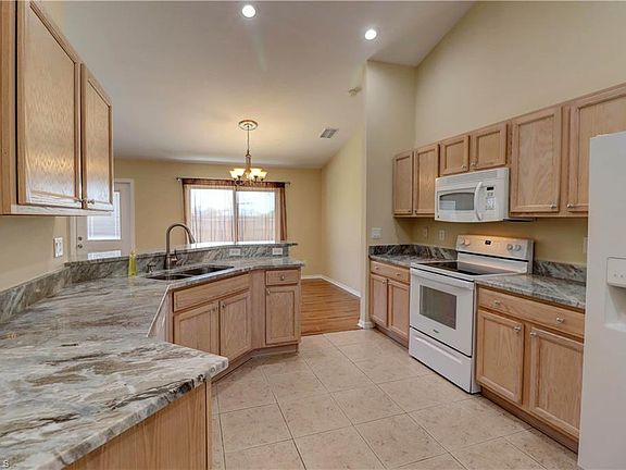 4th image of 3057 NW 5th Pl