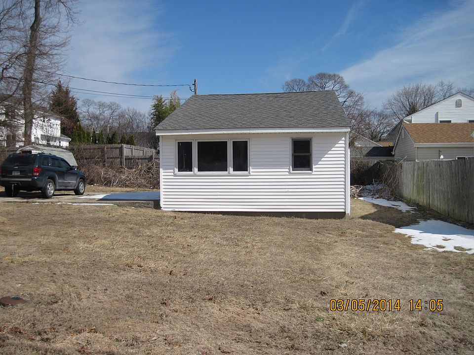 1st image of 7 Woodycrest Dr