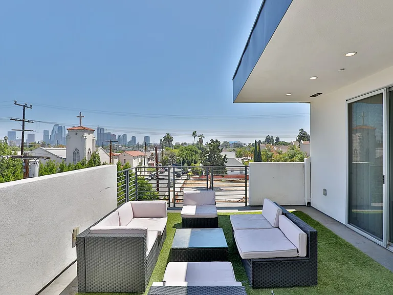 1208 W 25th St — Photo 69