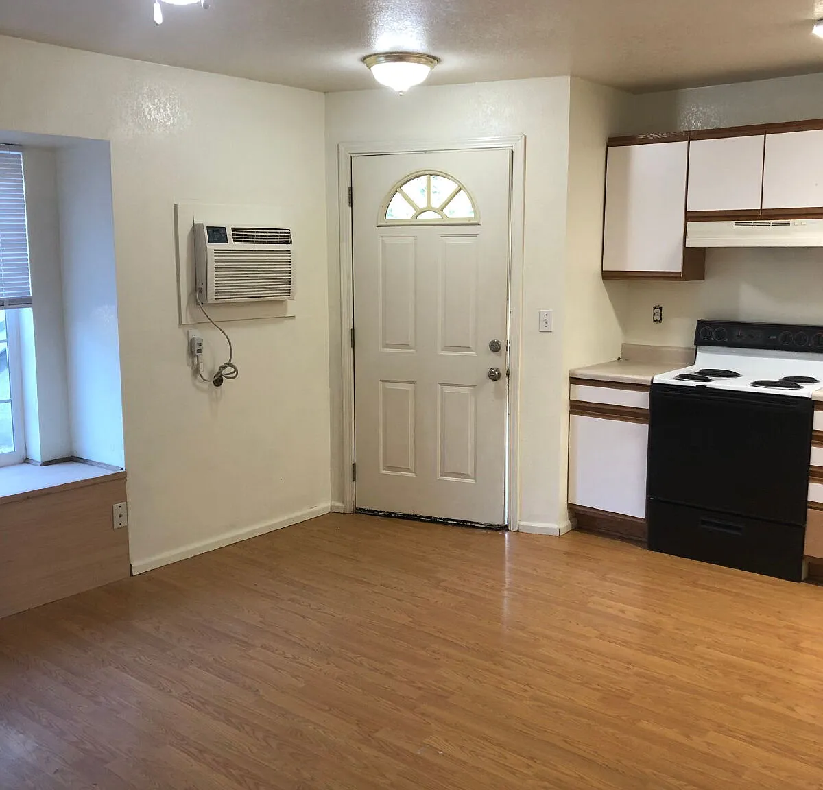 1 bed, 1.0 bath, $795 — Photo 2
