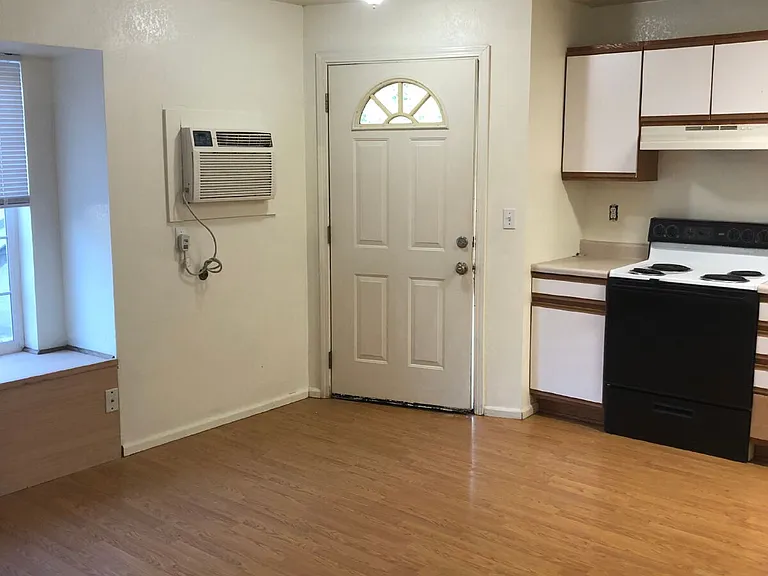 700 NE Johnson St #17 — Photo 2