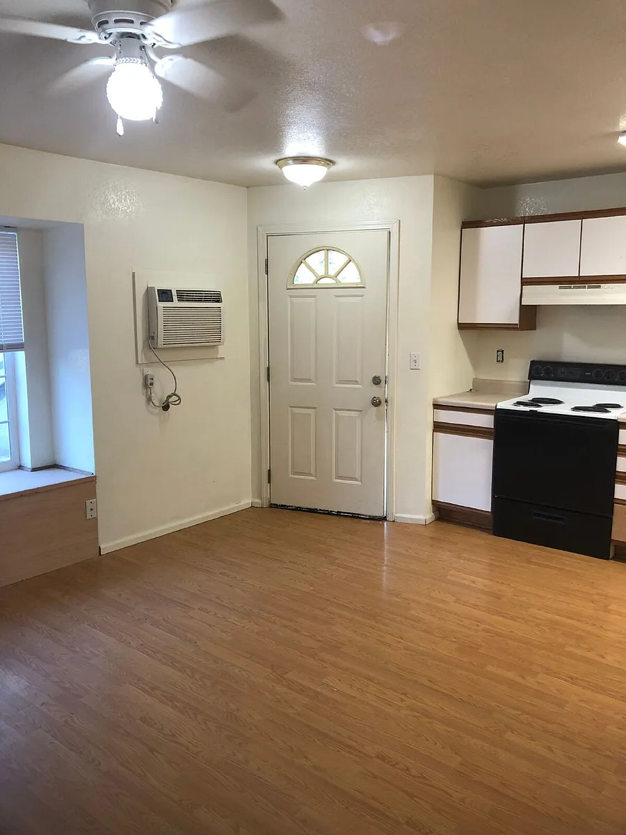 Building Photo - 700 NE Johnson St #17