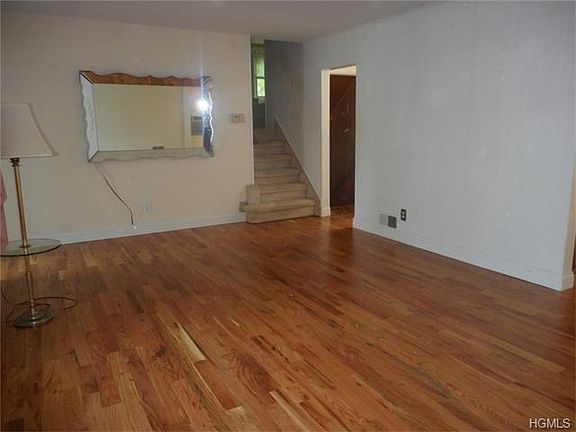 4th image of 66 Colonial Ct