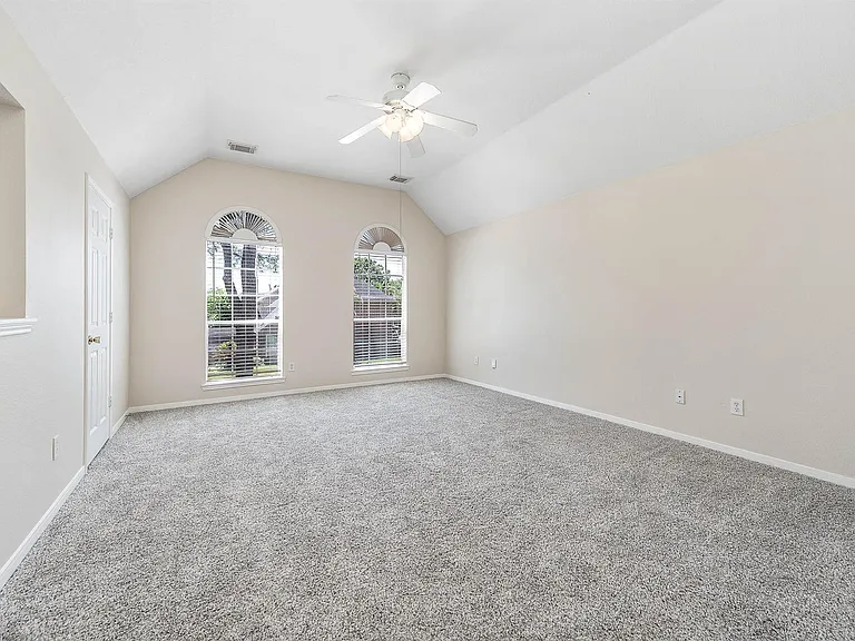 7902 Feather Springs Dr — Photo 26
