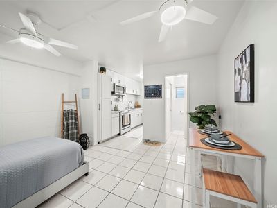 909 University Ave APT 210, Honolulu, HI, 96826
