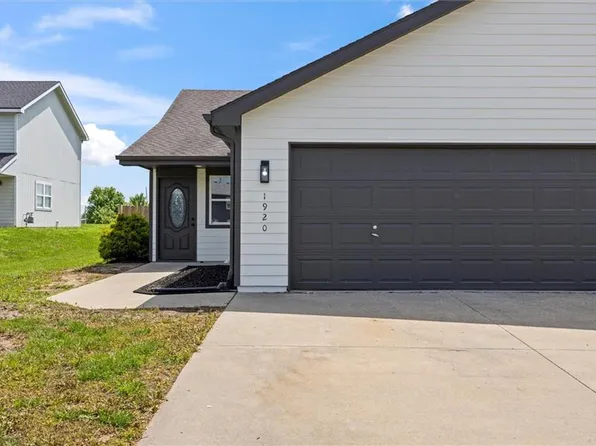 1920 Joles Dr, Tonganoxie, KS 66086