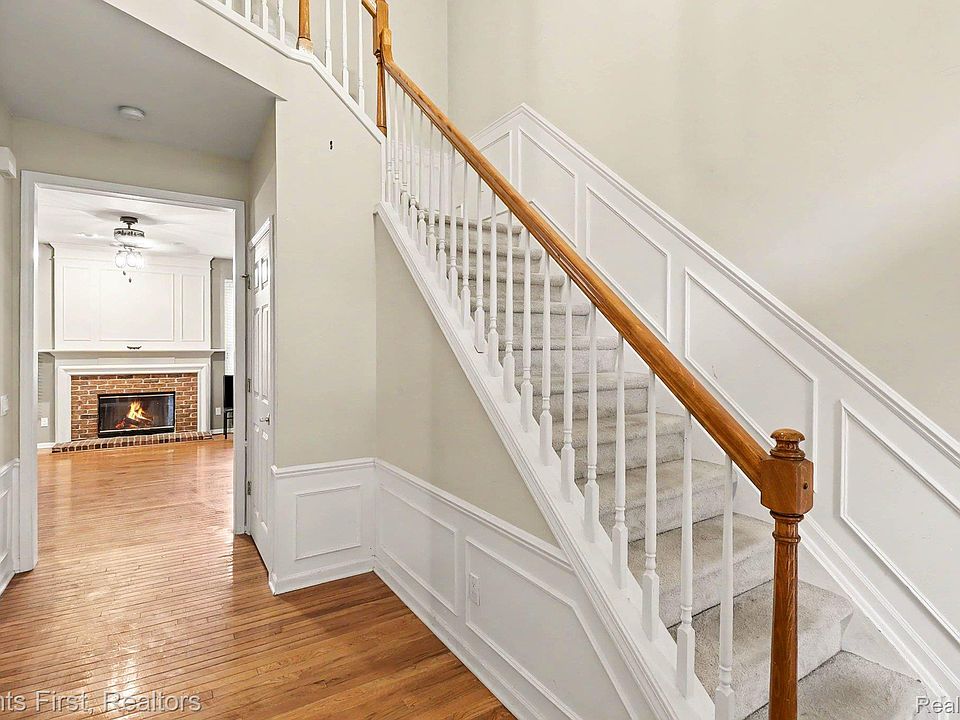 39489 Edgewater Dr, photo 3