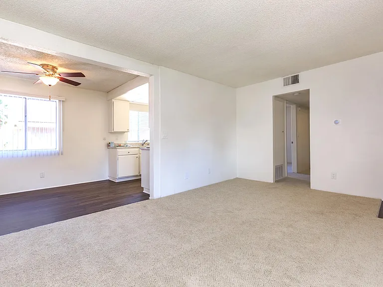 Carlyle Square Apartment Homes — Photo 18