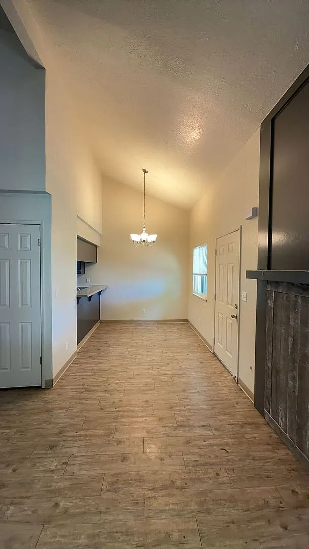 Building Photo - 2346 W Pinedale Ave #2