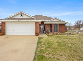 333 Beaumont Dr, Weatherford, TX 76086