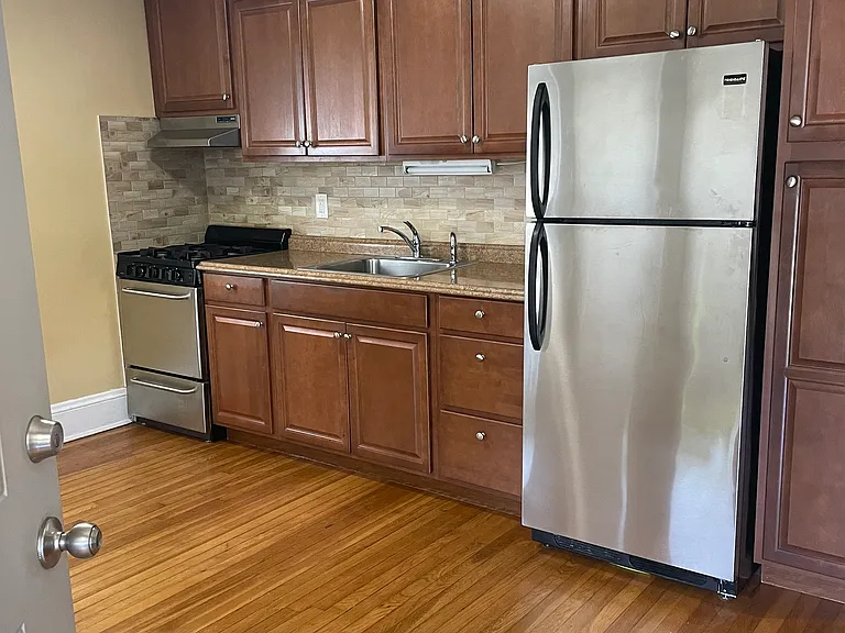 Parkview Pl — Photo 2