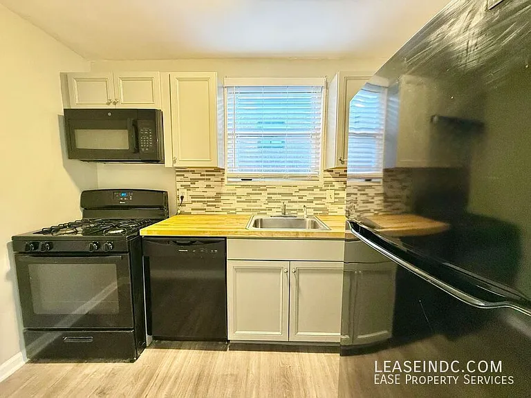 4407 2nd St NE #2 — Photo 9