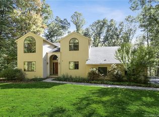 8 Douglas Ln, New Fairfield, CT 06812