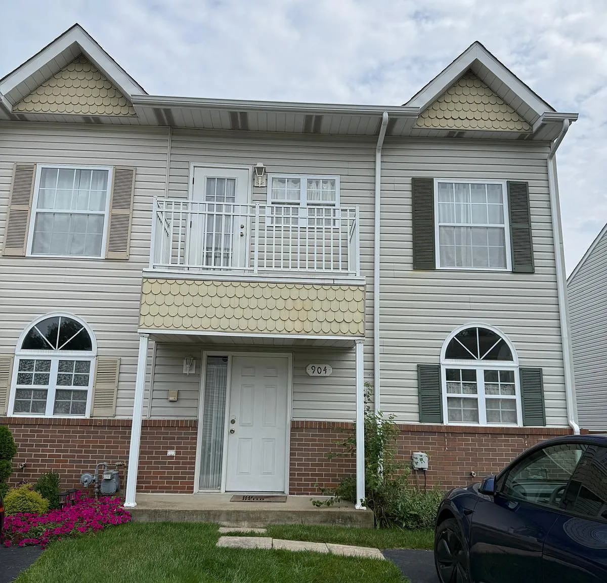 3 bed, 1760 sqft, $2,490 — Photo 1