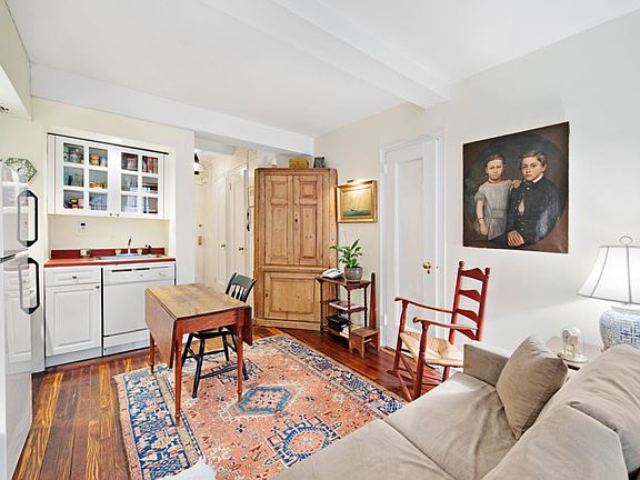 2nd image of 320 E 42nd St APT 813