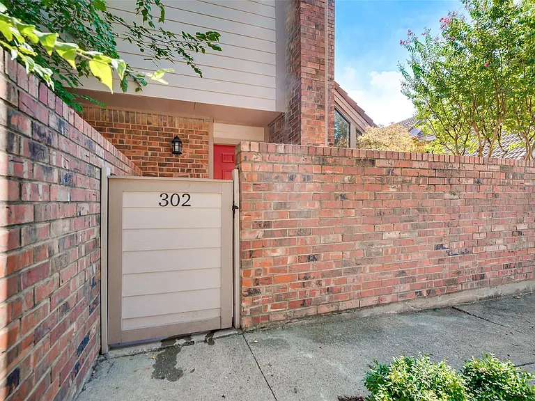 18240 Midway Rd #302 — Photo 33