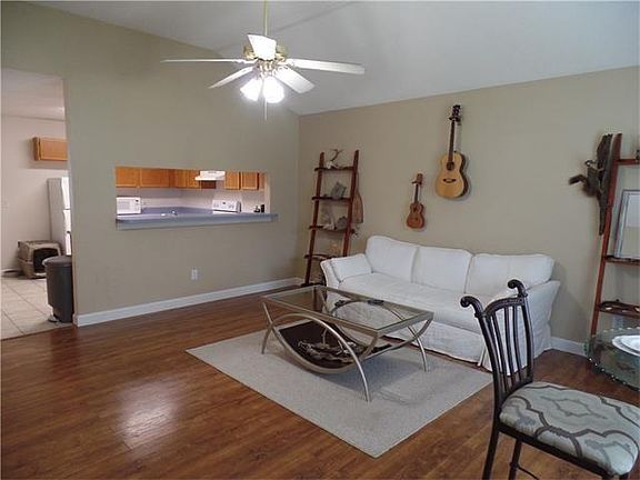 3rd image of 116 E Cherrywood Ln