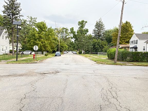 4th image of 15703 Vine Ave