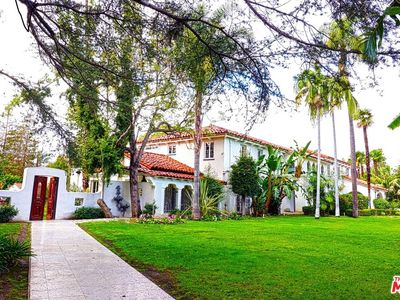 913 N Bedford Dr, Beverly Hills, CA, 90210