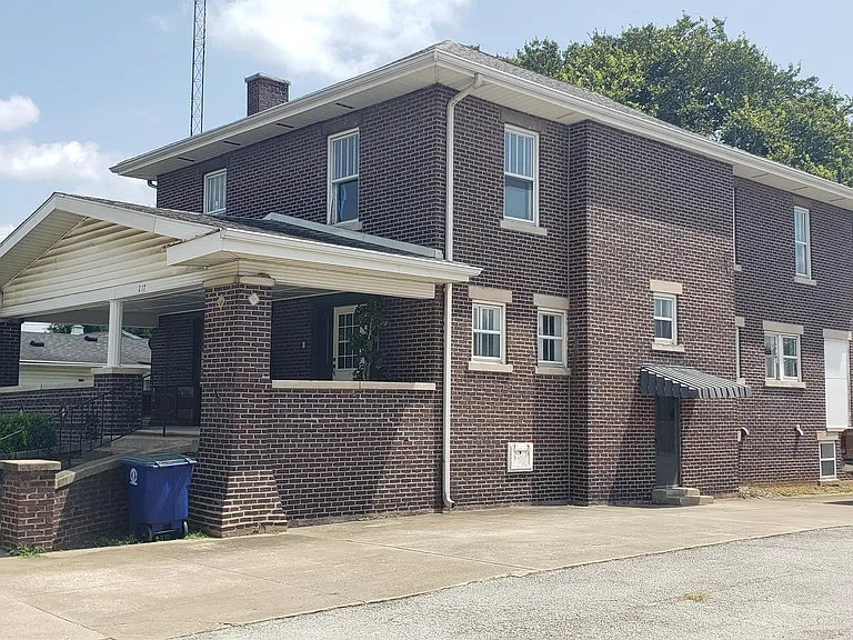 Exterior/Parking