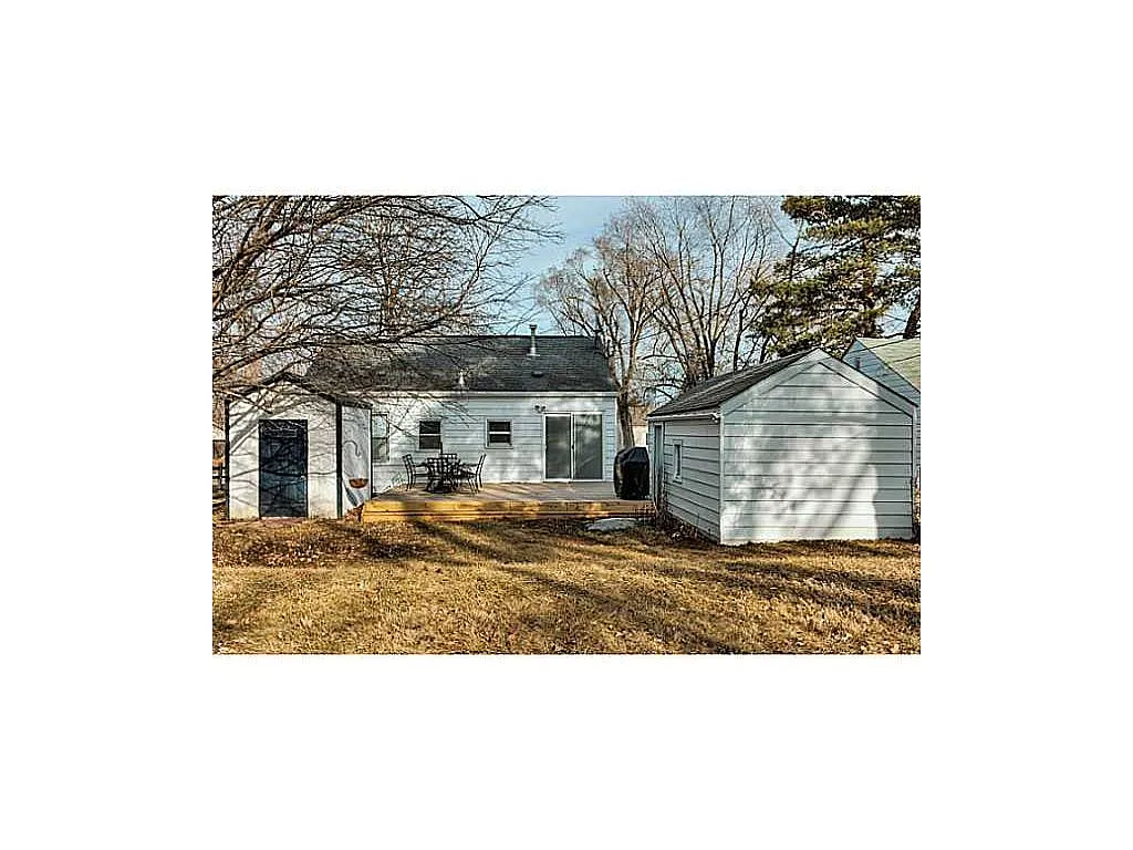 Photo 2 of 16 - 640 10th St - West Des Moines, IA Building Photo - 640 10th St