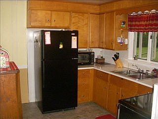 4th image of 578 Lewis St