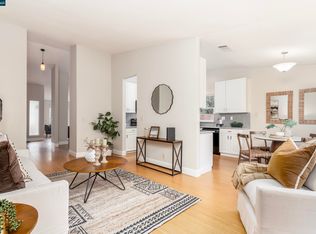 121 Sparrow Dr, Hercules, CA 94547