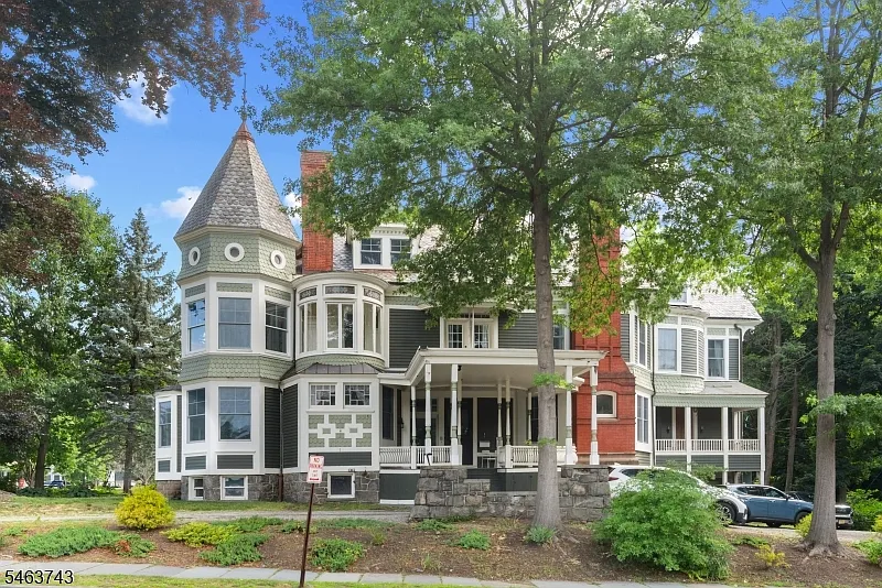 1 Franklin Pl
