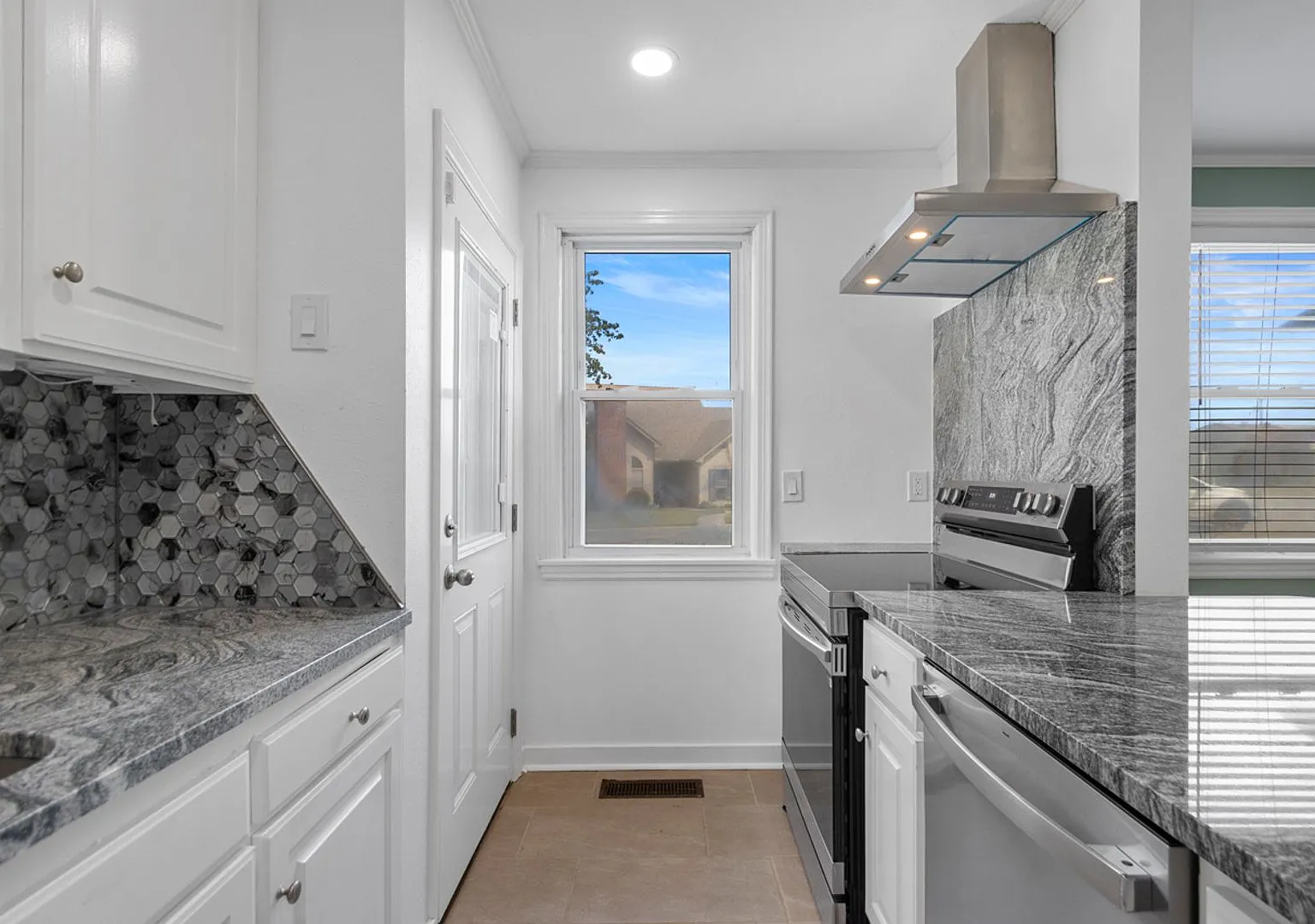 Freshly Renovated Cammack Village Home with Hardwood Floors & Spacious Backyard — Photo 4