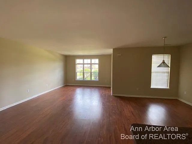 3254 Primrose Ln — Photo 4