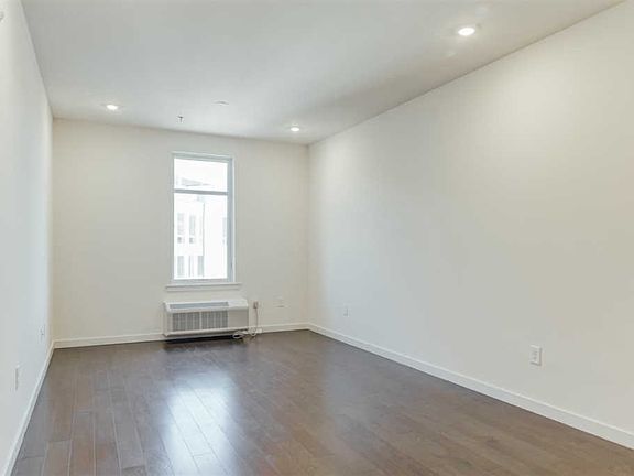5th image of 361 Newark Ave APT 501