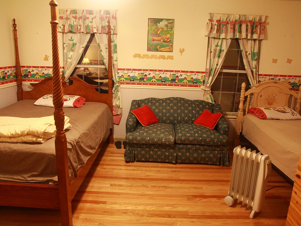 2nd bedroom
