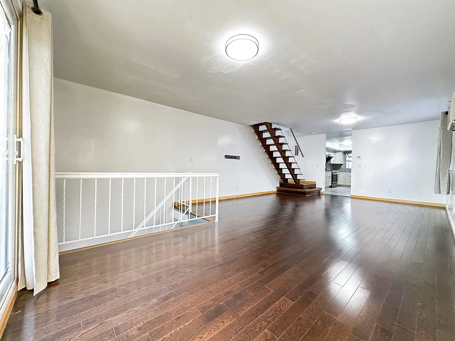 3 bed, 1.5 bath, $3,200 — Photo 3
