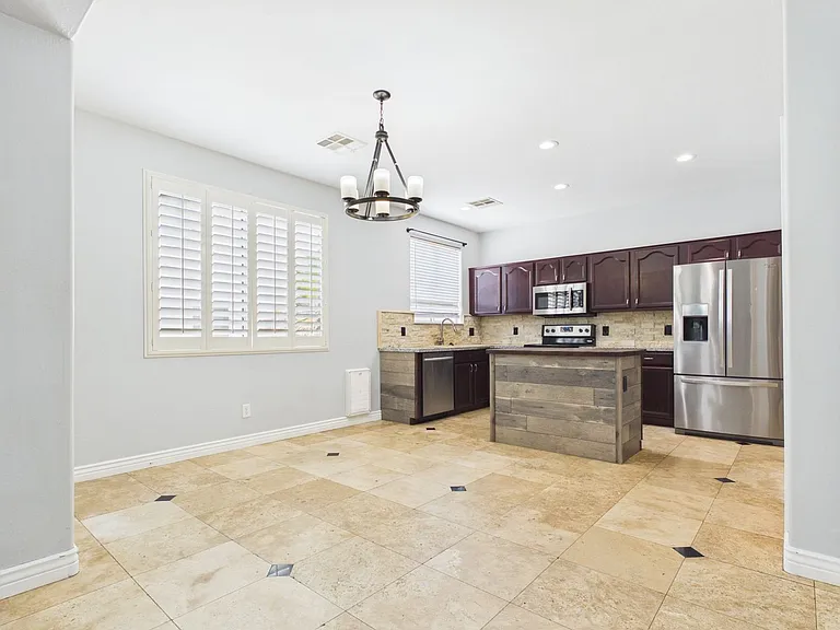17648 W Lisbon Ln — Photo 10