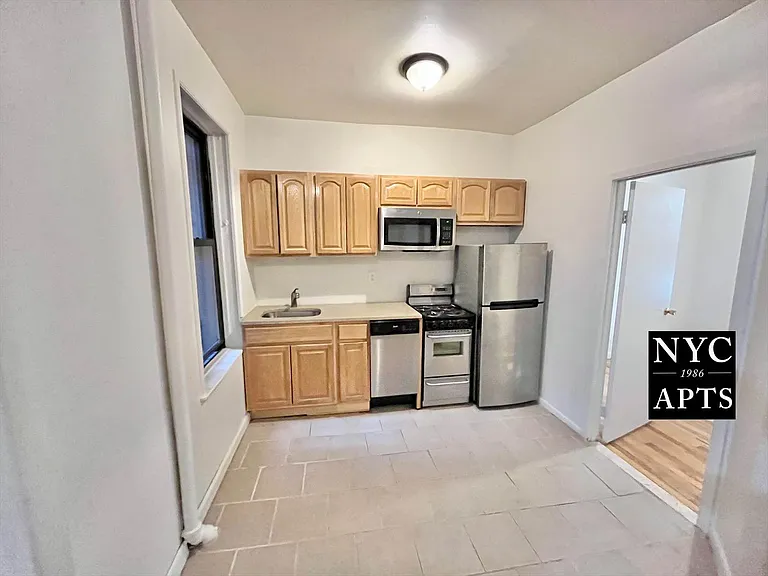 316 E 49th St #2B — Photo 3