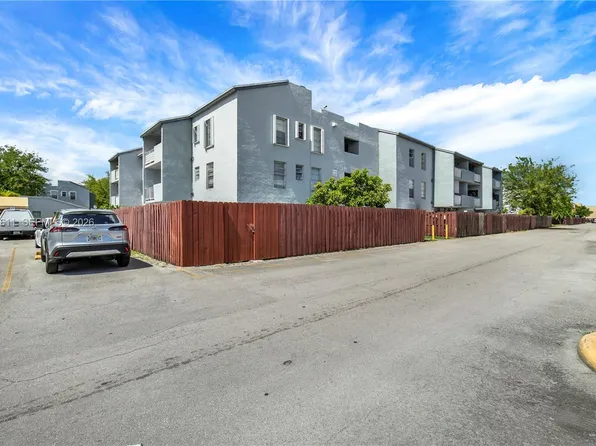 1755 W 60th St APT D204, Hialeah, FL 33012