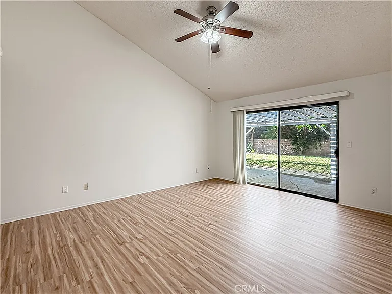 9201 Paso Robles Ave — Photo 42