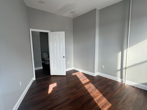5th image of 503 Astor St Floor 1