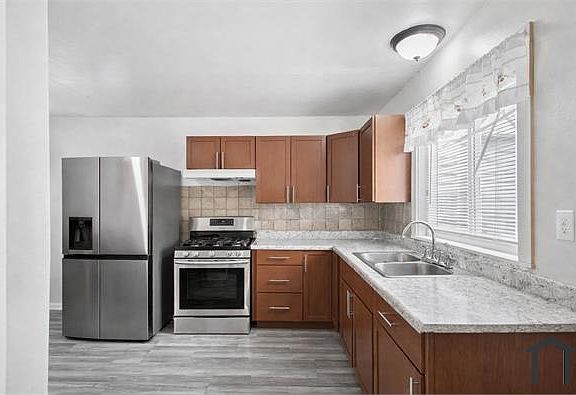 2nd image of 2058 Mac Ct