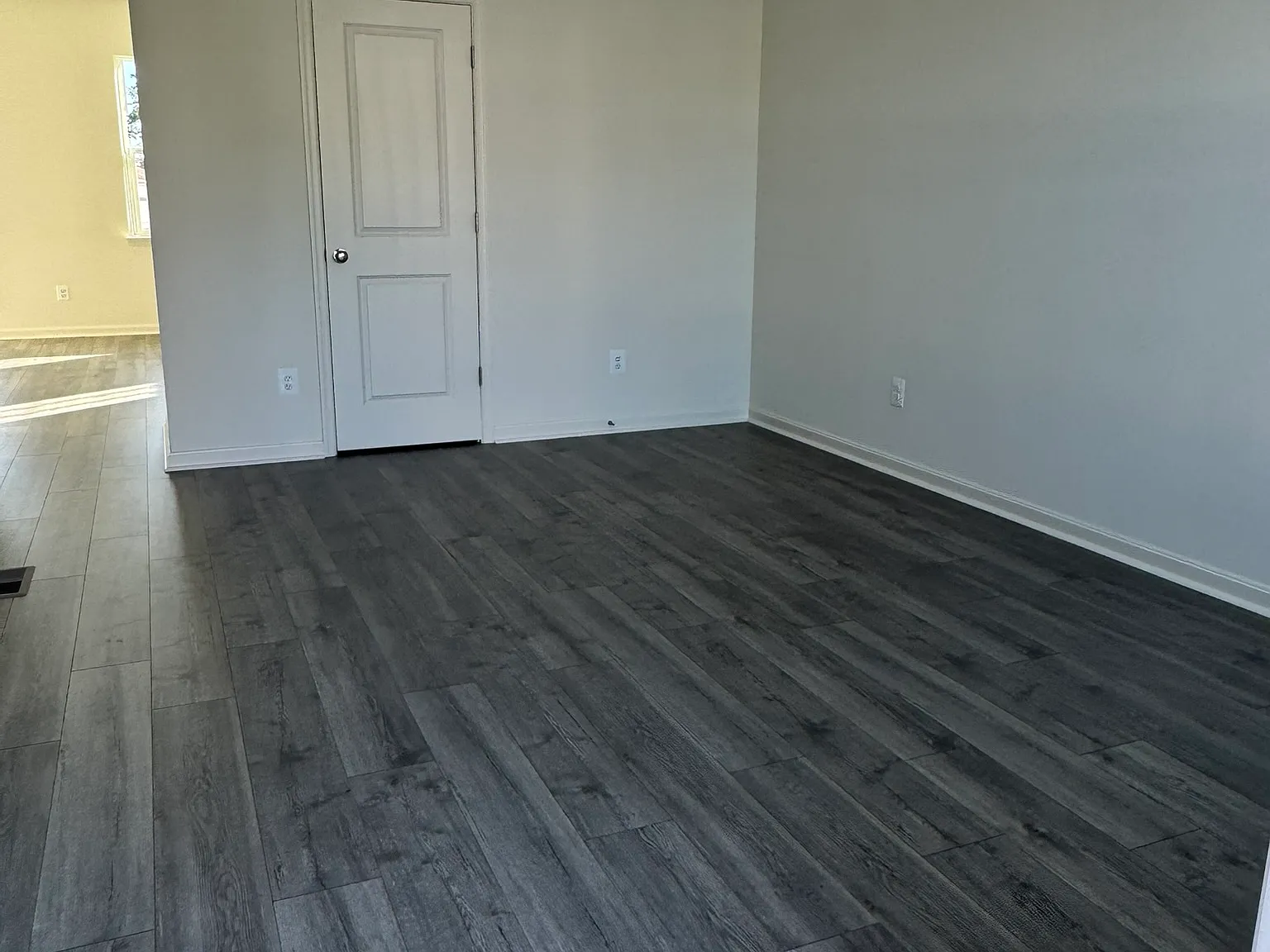 3 bed, 2.5 bath, $2,100 — Photo 3