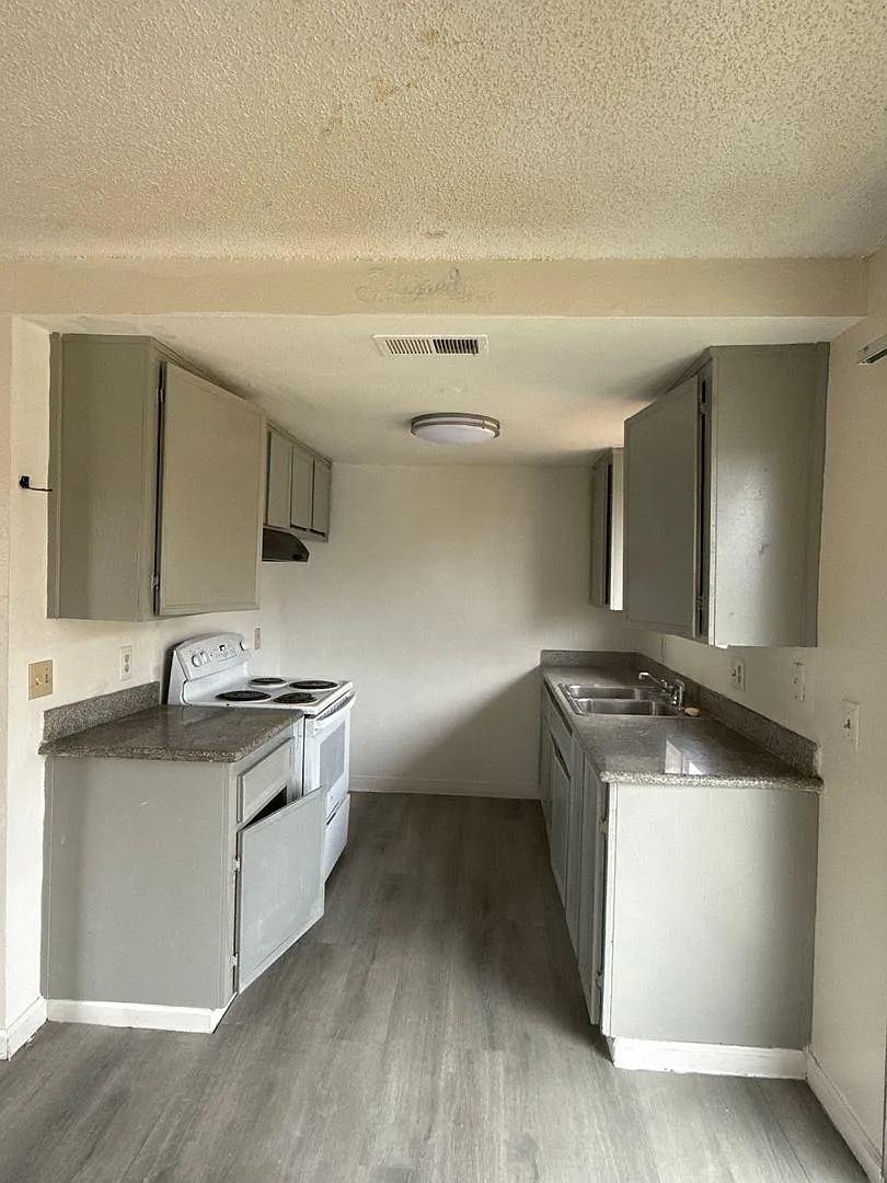 9001-9005 Stacey Ct — Photo 2