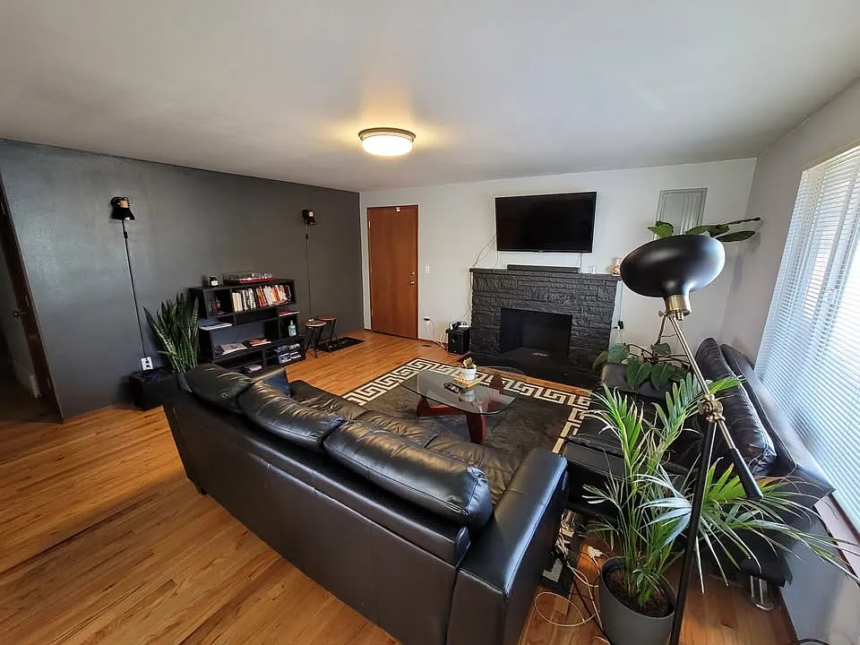 2 bed, 1560 sqft, $2,100 — Photo 1
