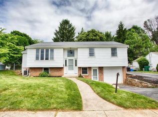 1480 Greenview Dr, Bethlehem, PA 18018