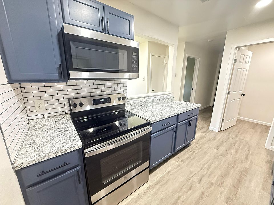 1st image of 141 Prairie Creek Cir