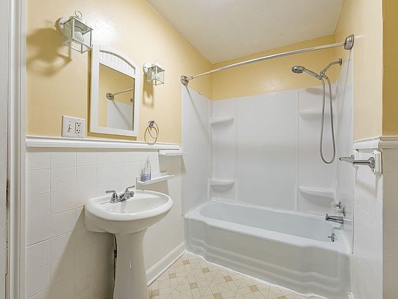 2nd image of 1203 Park Ave